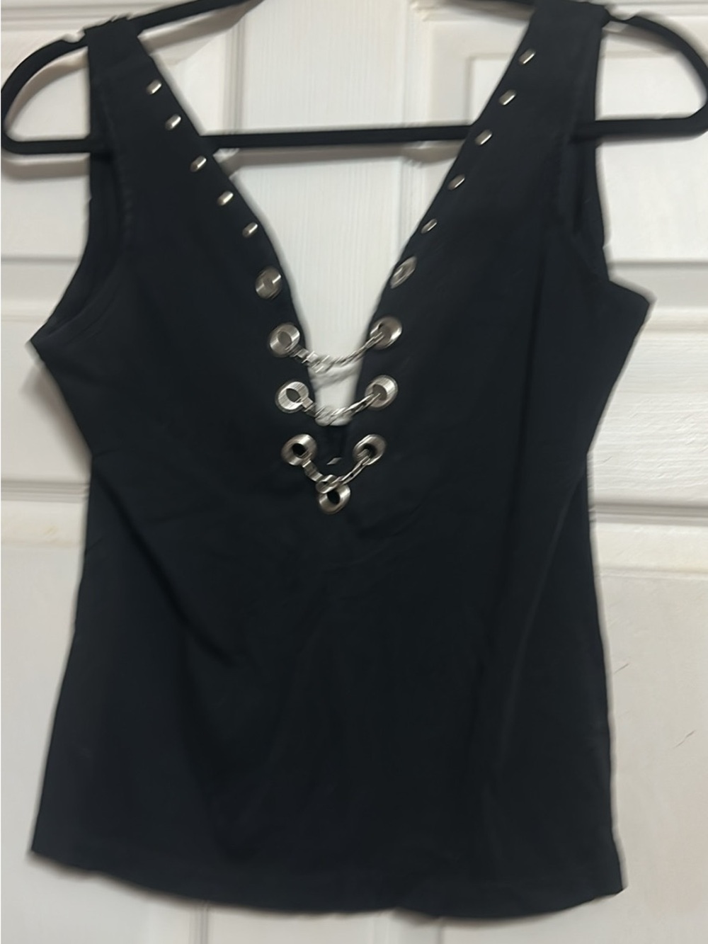 Sleeveless Black V-Neck Chain Lace-Up Top